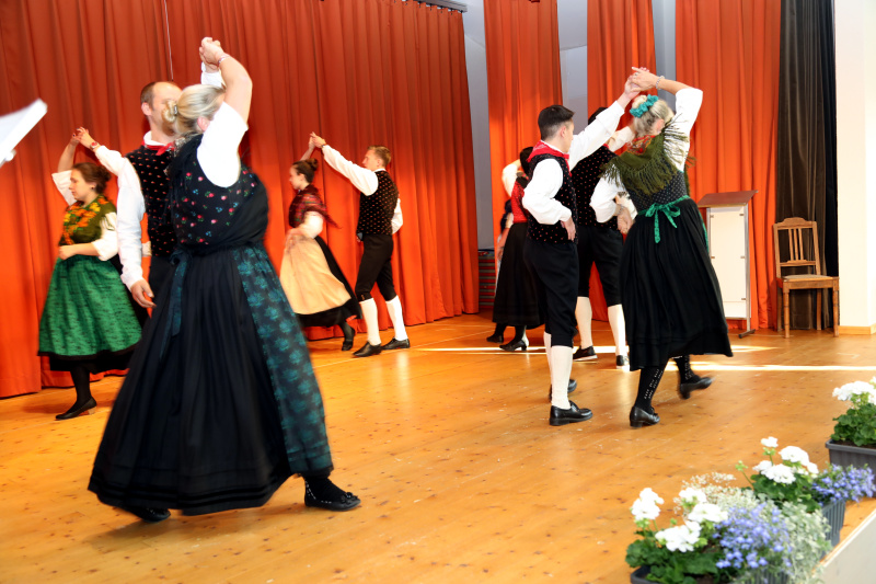 Tanzgruppe (10)