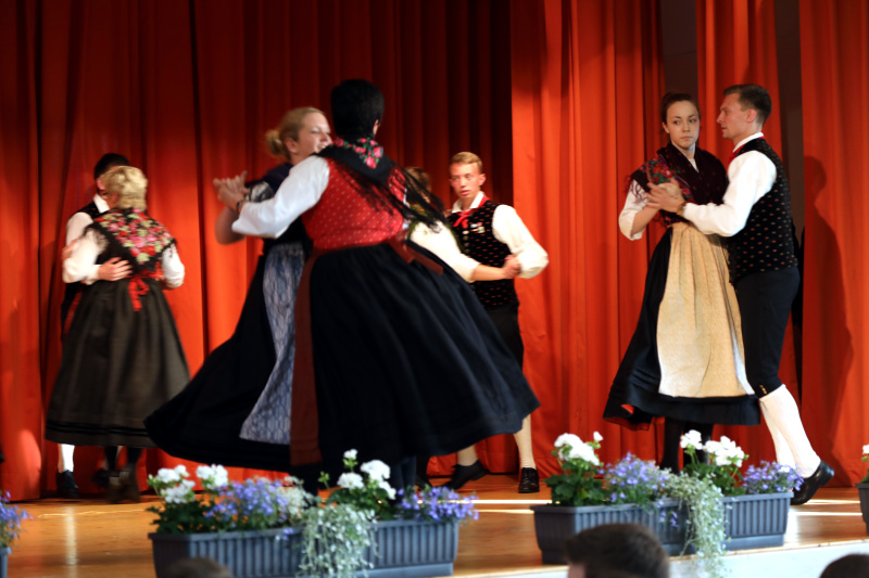 Tanzgruppe (13)