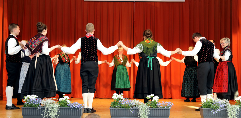 Tanzgruppe (16)