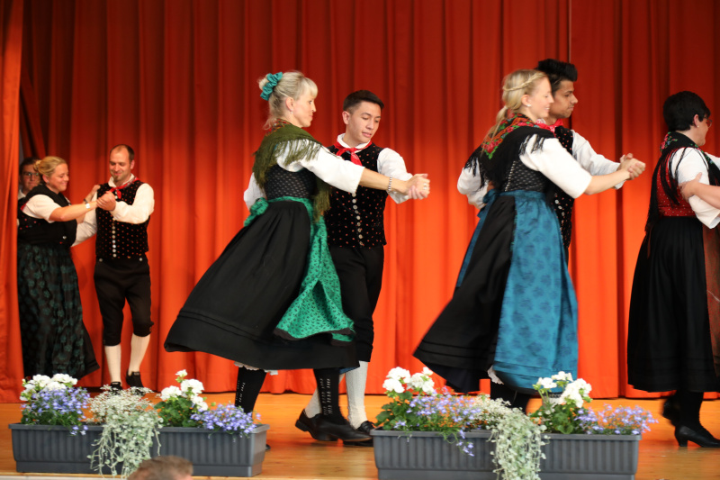 Tanzgruppe (4)