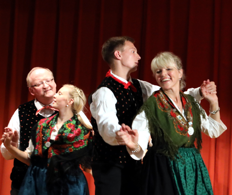 Tanzgruppe (55)