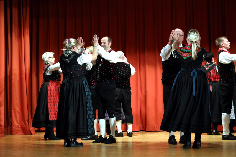 Tanzgruppe (56)