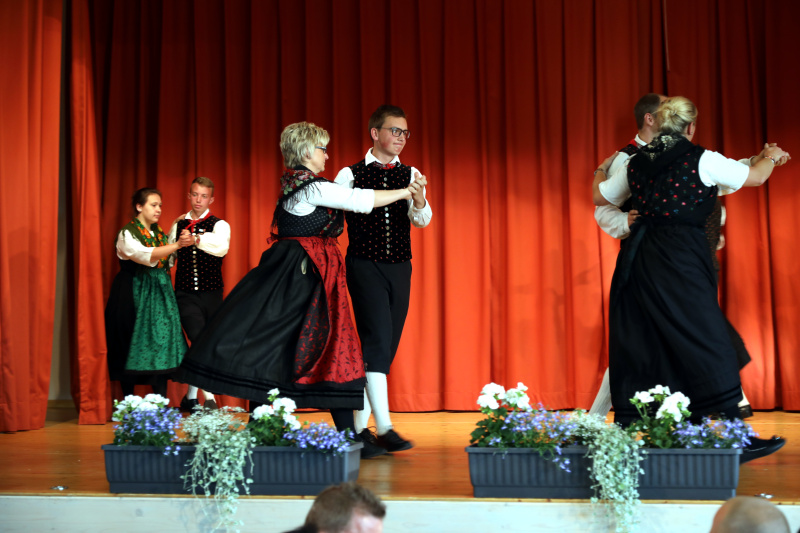 Tanzgruppe (6)