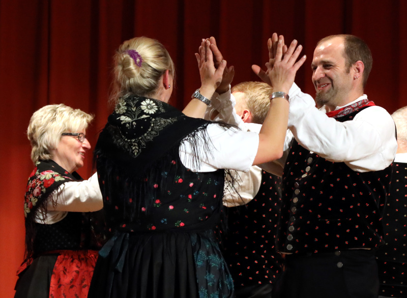 Tanzgruppe (60)