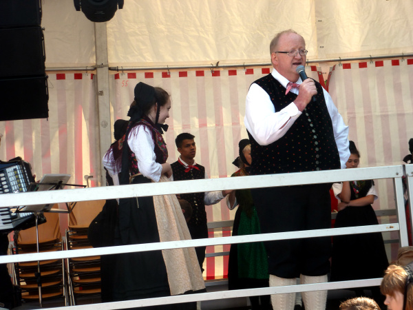 Stehender Festzug_027